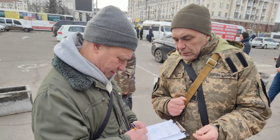 повістка, вручення повістки, хто може вручити повістку, де можуть вручити повістку