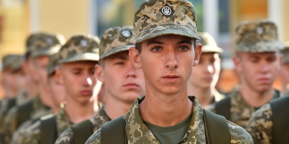 Мобилизация в Украине, военный, юноша, война в Украине
