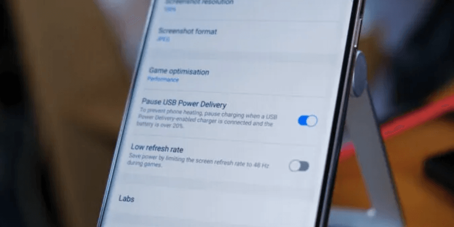 Зарядка смартфона на Android