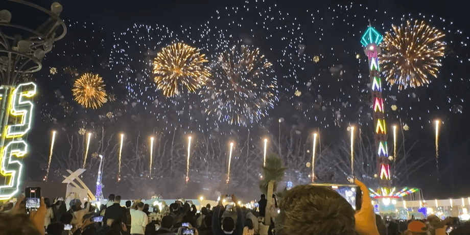Салют на Sheikh Zayed Festival
