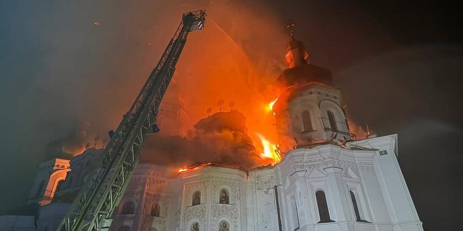 до лаври знов пускають відвідувачів