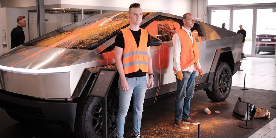 Tesla Cybertruck, экоактивисты, фото