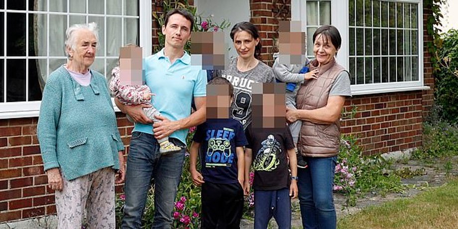 Сім'я українських біженців у Великій Британії.