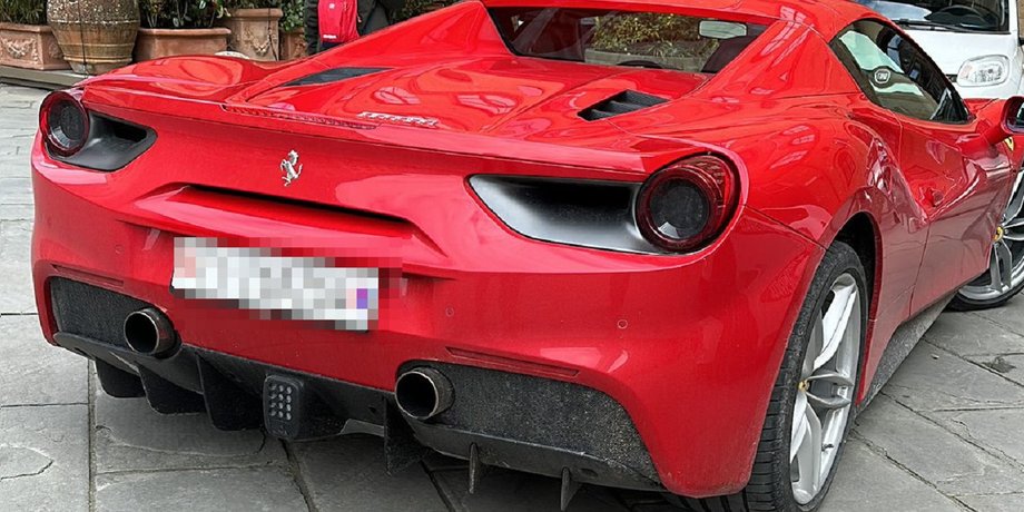 Ferrari, Ferrari 488 Spider, Італія, Американець, Флоренція, Штраф, Автостоянка, Авто, Автомобілі, ПДР, Площа, Фото