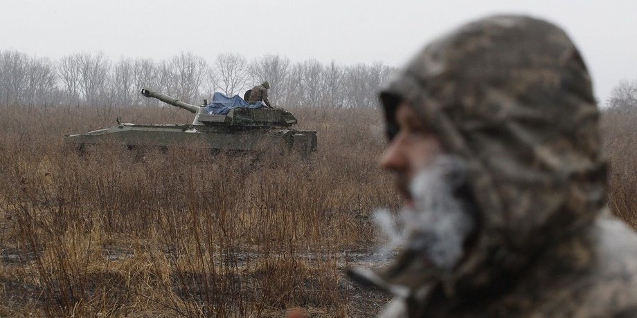 Танк и военнослужащий