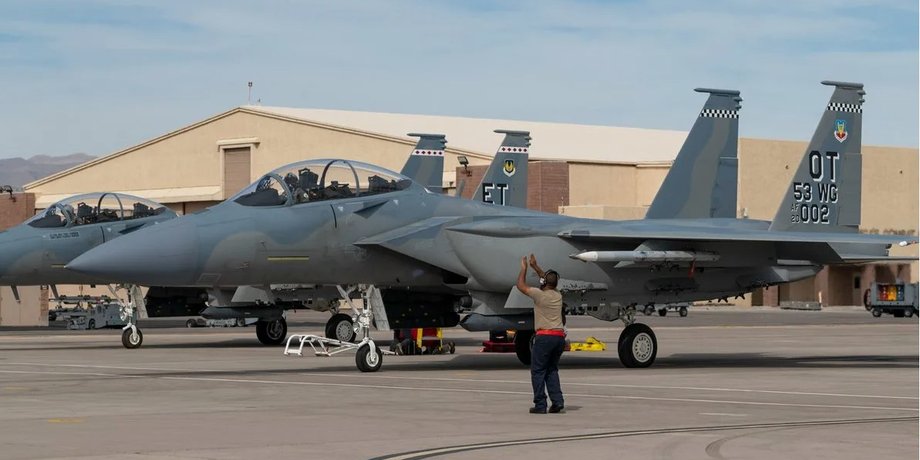 истребитель-бомбардировщик F-15 Eagle