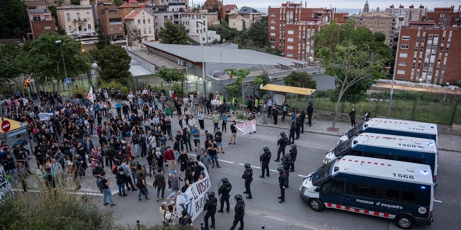 парк гуэль, парк гауди, барселона, барселона протесты, Louis Vuitton