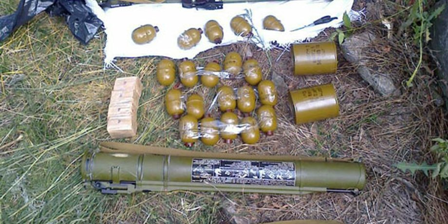 Найденное оружие и боеприпасы / Фото пресс-службы МВД