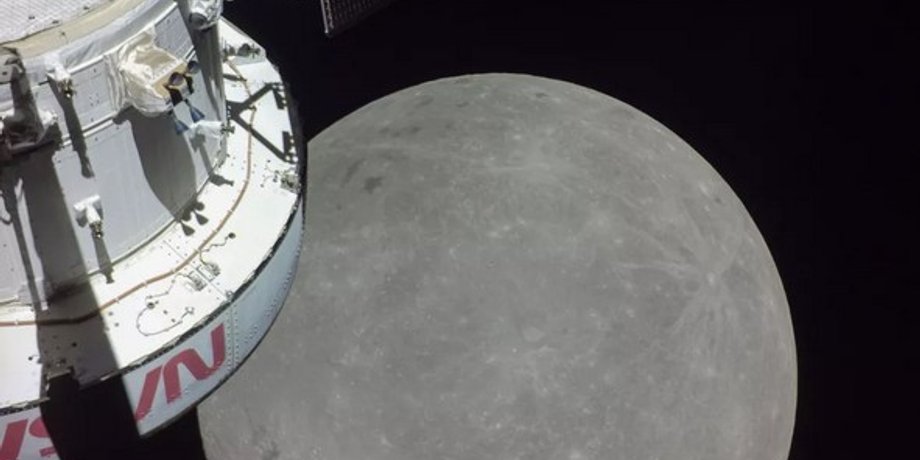 космічний корабель Orion, Місяць