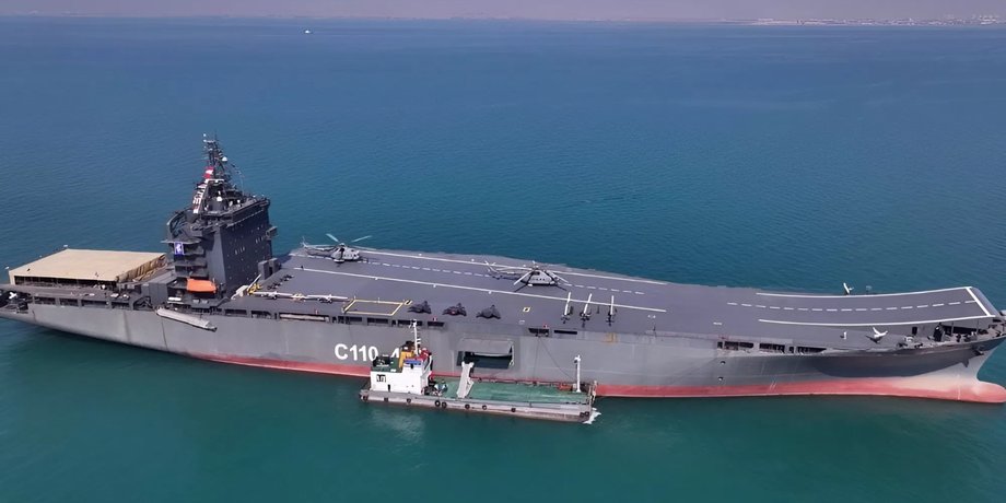 авіаносець Шахід Багері Ірану у морі