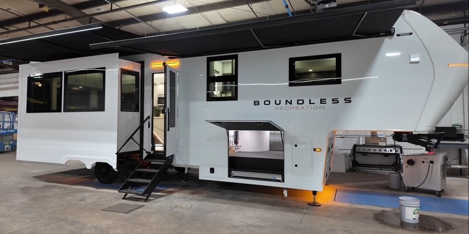 Boundless 320RL — как выглядит иновационный дом на колесах