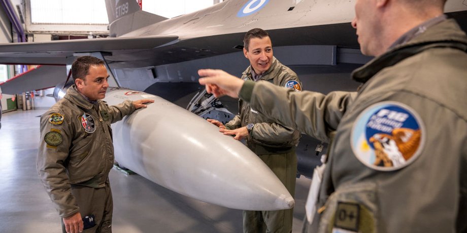 літак F-16, літак F-16 Аргентина, літак F-16, літак F-16 Аргентина, чому F-16 продають Аргентині, коли Україна отримає F-16