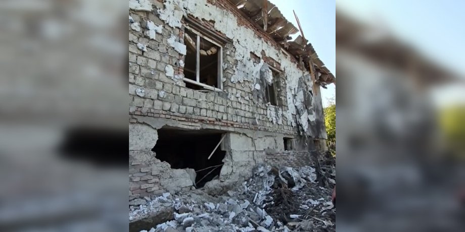 Росія вдарила по Івано-Франківську та пошкодила цивільні будинки, в одному з яких ледь не убило цілу родину, розповіло "Радіо Свобода"