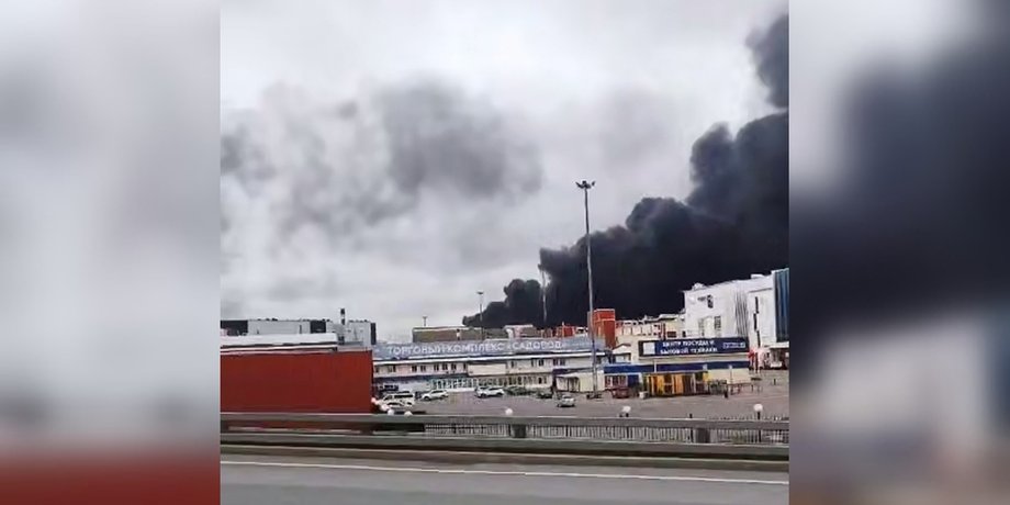 Пожежа після атаки дронів на ринку Садовод у Москві