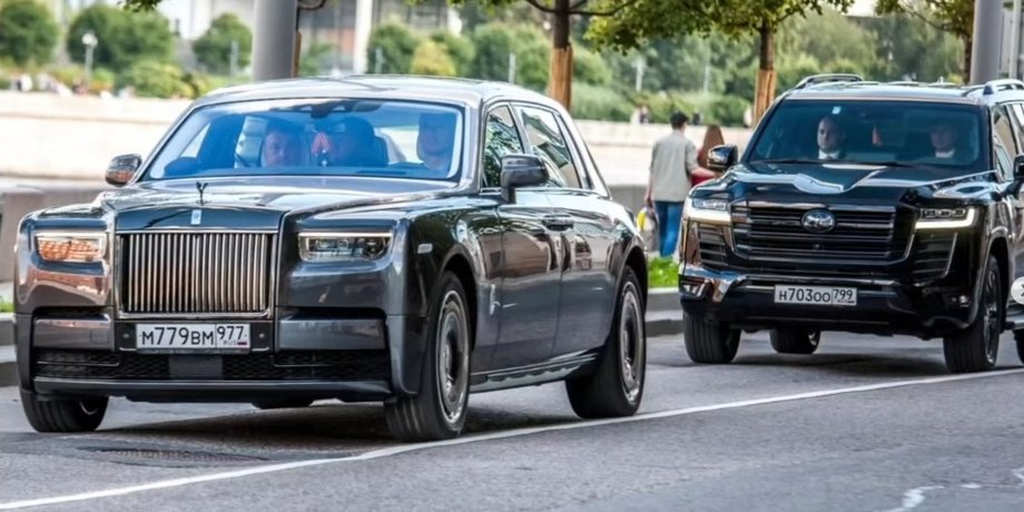 Rolls-Royce Phantom 2023, элитные авто, дорогие авто, санкции против РФ