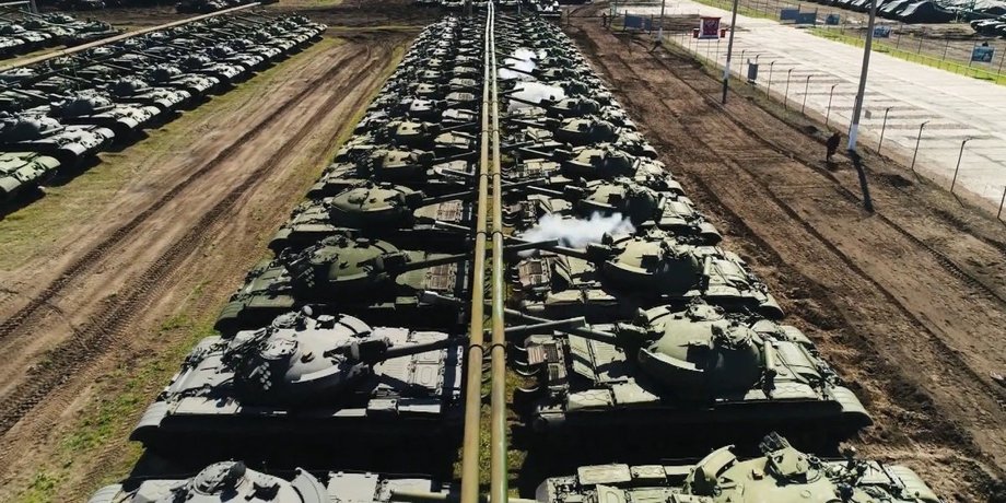 військова техніка російської армії, бази зберігання військової техніки, танки, САУ, БМП, БМД