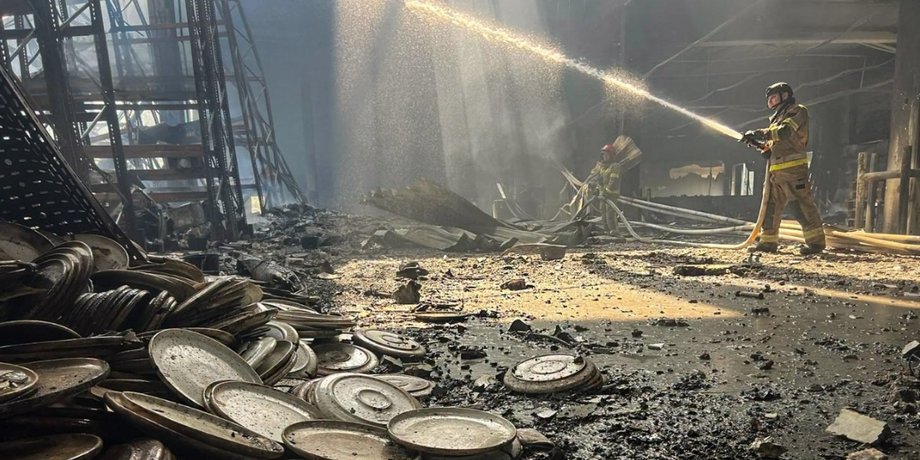 Фото пожара на складе в Броварском районе 12 августа