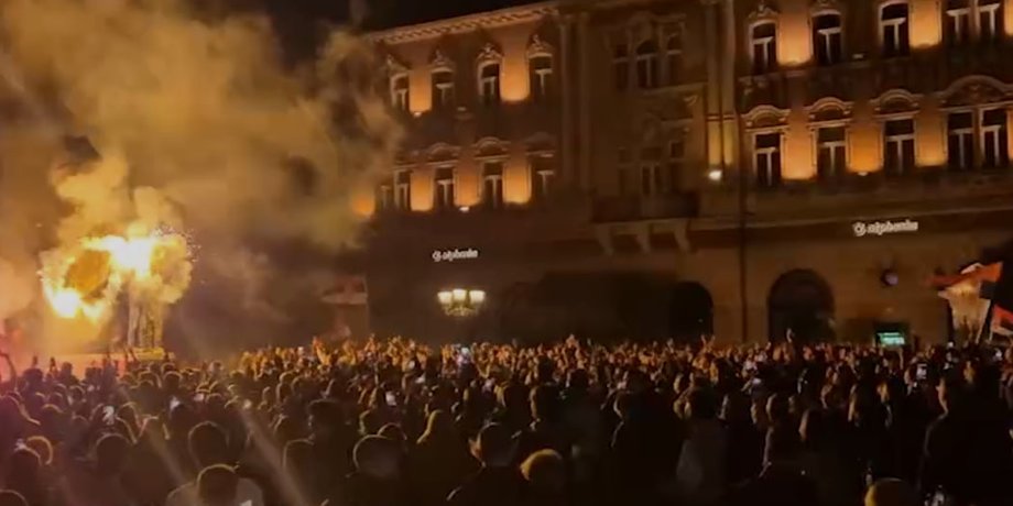 святкування у Сербії після поразки Вучича на виборах 25 жовтня