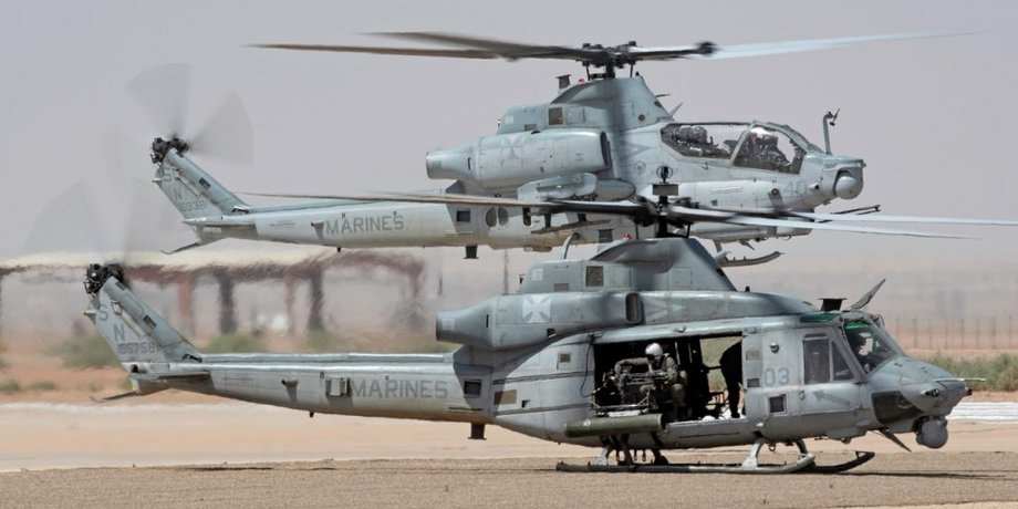 UH-1Y и AH-1Z Viper на полигоне в США