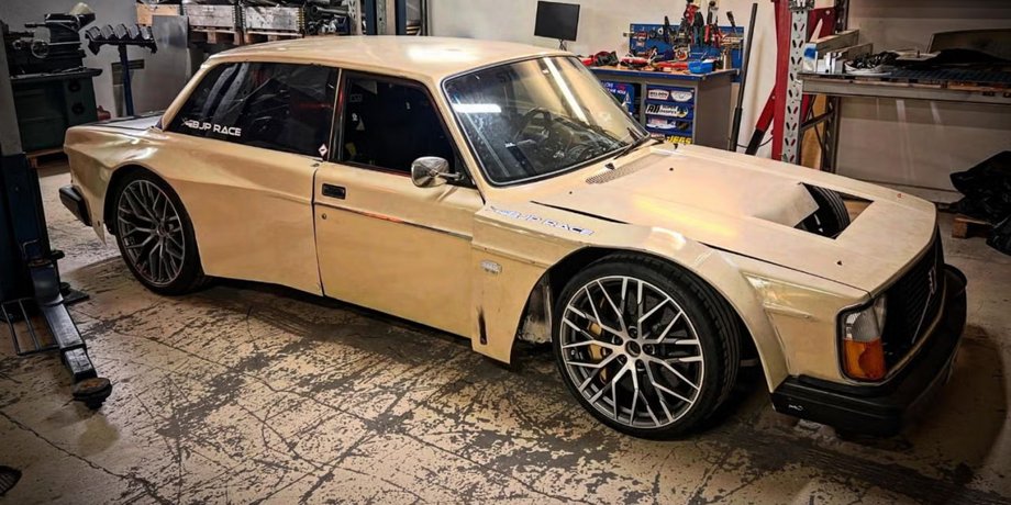 Автомобиль Volvo 240