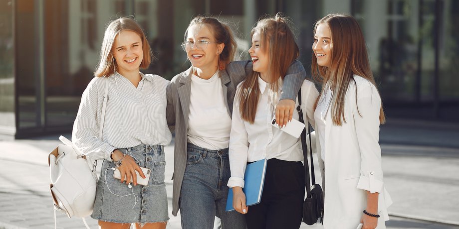 Модний шкільний одяг 2023 року