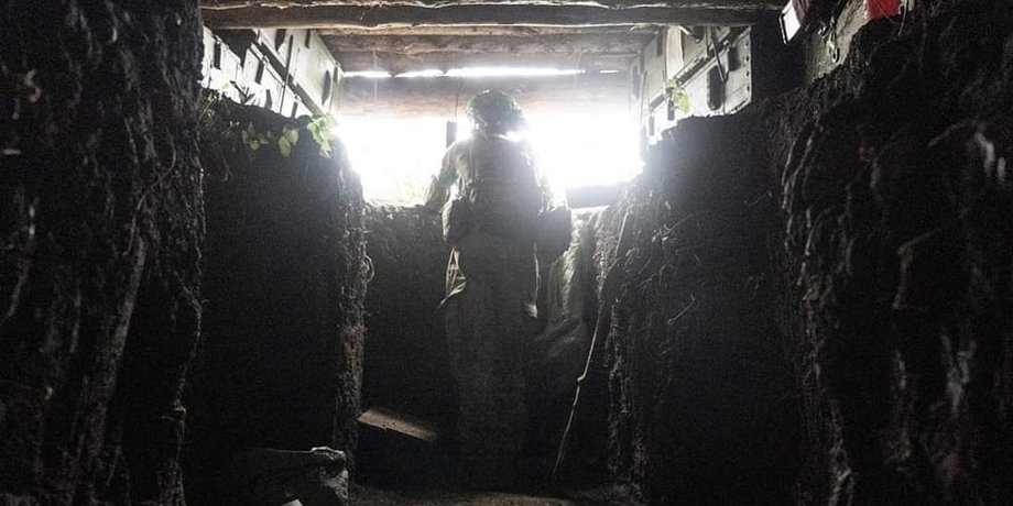 солдат зсу у бліндажі
