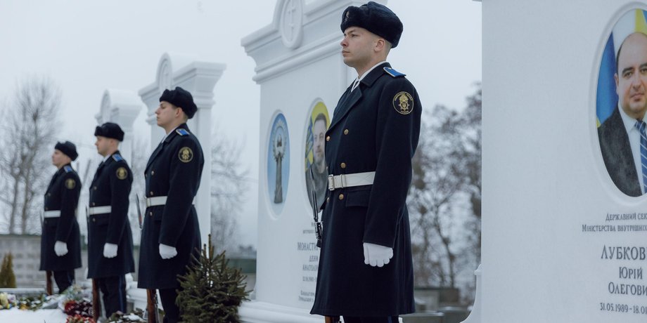 Руслан Стефанчук, Ігор Клименко, кладовище, квіти, пом'ять, Бровари, Київ, МВС, Денис Монастирський, фото