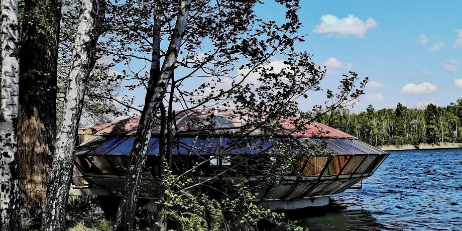 Ресторан у формі НЛО, Ресторан НЛО, ресторан Роза вітрів Польща, ресторан Аризона Польща, ресторан літаюча тарілка