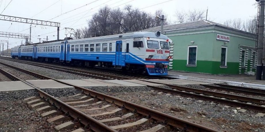 Укрзализныця ограничила движение поездов из-за обстрела боевиков