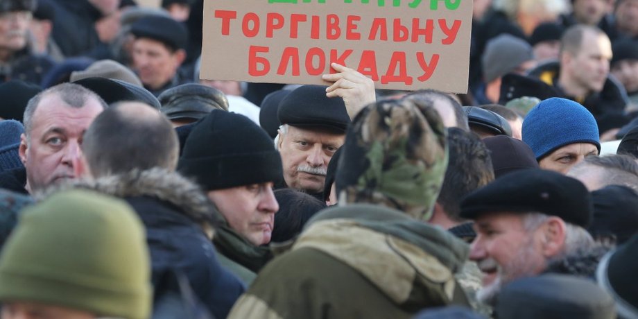 Митинг возле АП / Фото: УНИАН