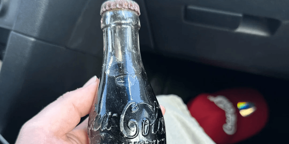 Coca-Cola,  бутылка, антиквариат, редкая находка, запечатанная бутылка, начало 1900-х, коллекционер, музей Coca-Cola