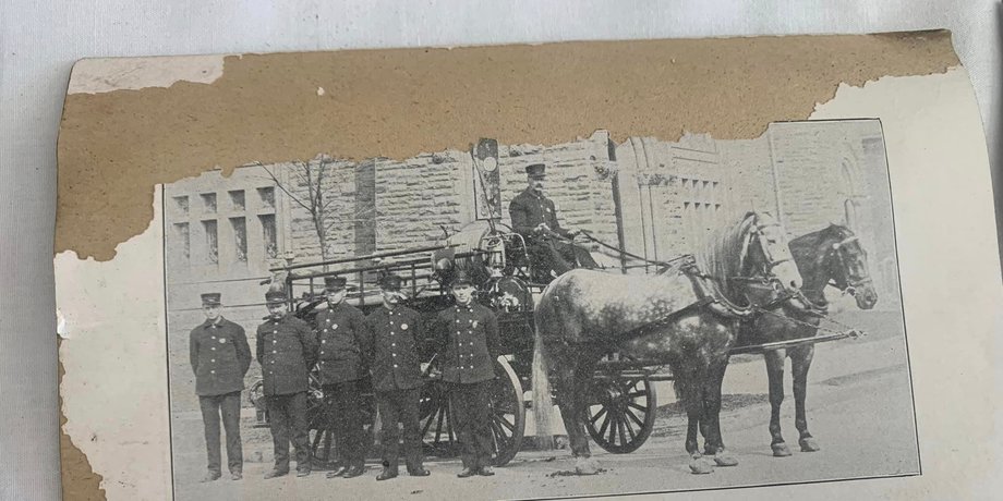 Капсула времени, находка, пожарные, спасатели, житон, вещи, спустя 100 лет