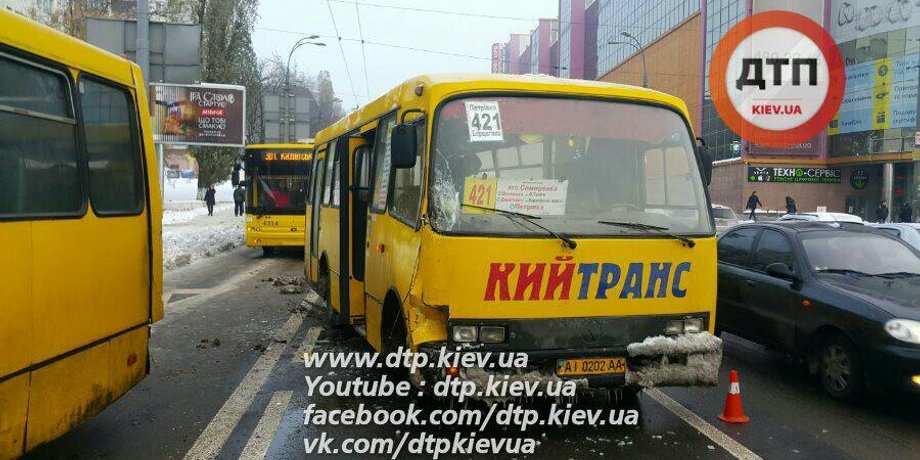 В Киеве столкнулись две маршрутки / Фото: dtp.kiev.ua