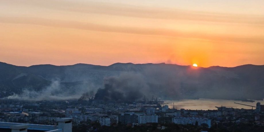 В Новороссийске произошли пожары после атаки дронов пожары в Новороссийске после атаки дронов 12 августа