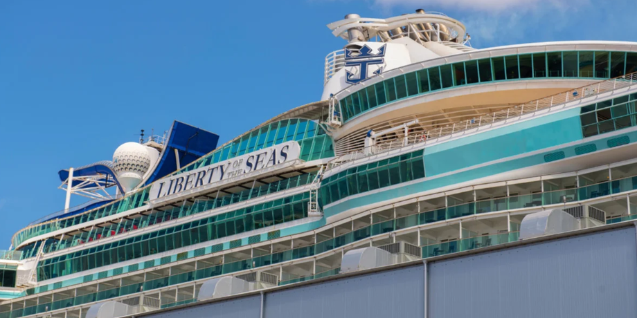 Пасажир стрибнув з круїзного лайнера, Royal Caribbean, корабель, нещасний випадок, курйози, туризм, подорожі, трагедія, фото