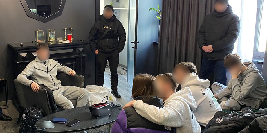 вечірки, київ, напували дівчат, знущалися з дівчат, скандал, поліція, обшуки