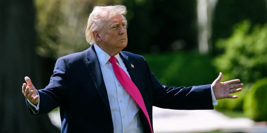 Трамп знову розкритикував Зеленського і заявив, що Путін хоче мирної угоди президент США Дональд Трамп на галявині біля Білого дому
