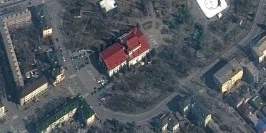 драмтеатр в Мариуполе, спутниковый снимок драмтеатра