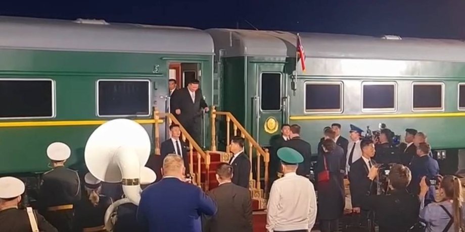Ким Чен Ын, КНДР, Северная Корея, Россия, красная дорожка, бронепоезд