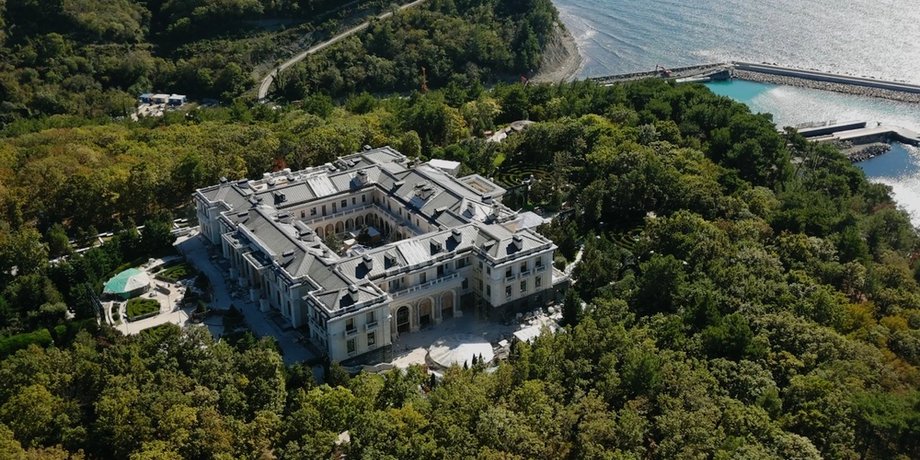 Українські БпЛА завдали ударів по російській ППО біля "палацу" Путіна.