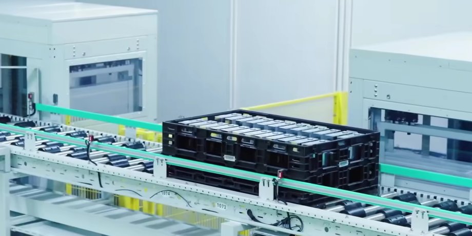 Виробництво батареї для електромобіля на заводі CATL