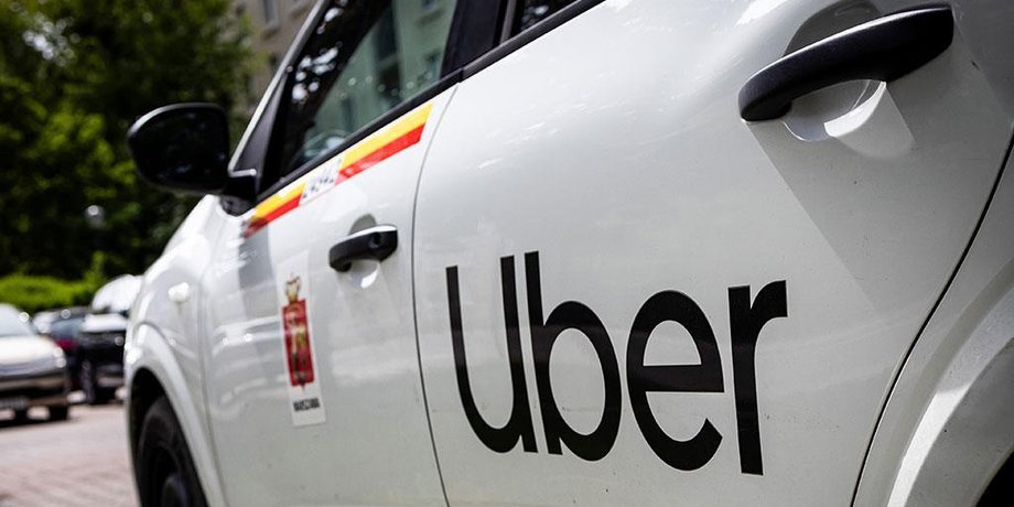 Жінка виграла у летерею, але досі працює водійкою на Uber