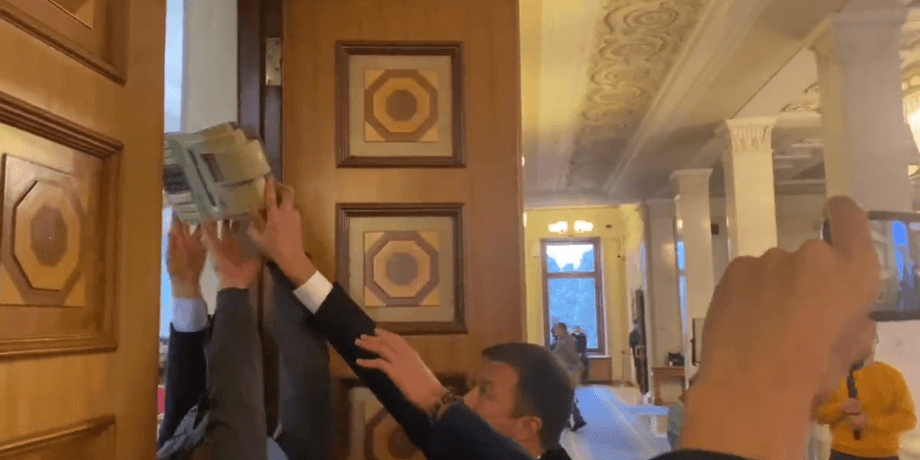 охоронці Ради, Верховна Рада, Андрій Ніколаєнко, касовий апарат