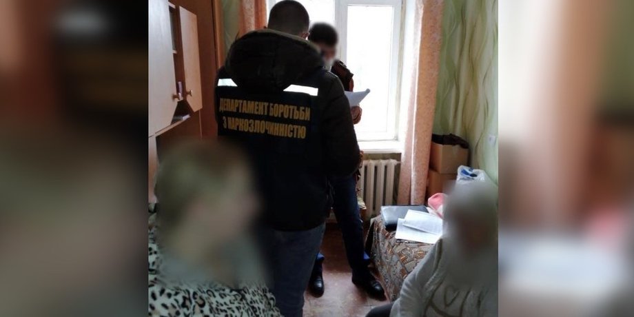 наркотики, полиция, обыск, пенсионерки