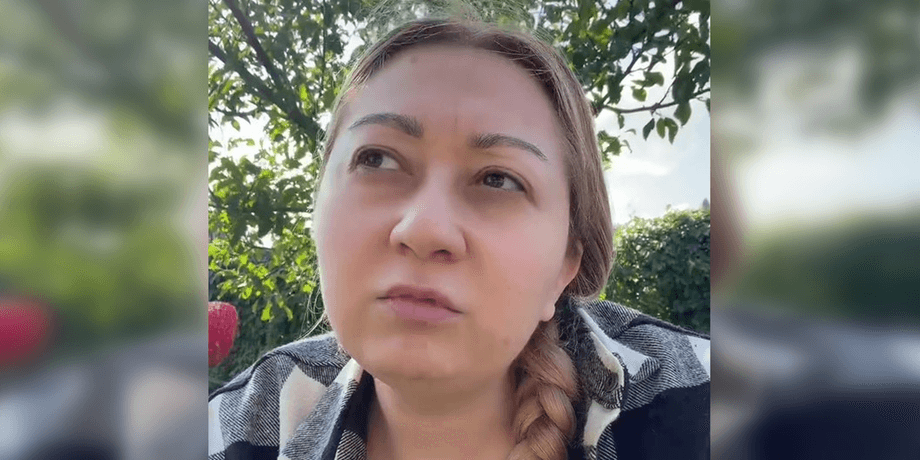 Женщина купила дом в деревне