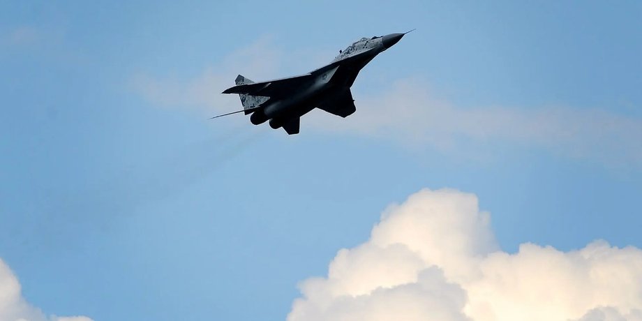 истребители Вооруженных сил Сербии в воздухе, неизвестный летательный аппарат, Минобороны