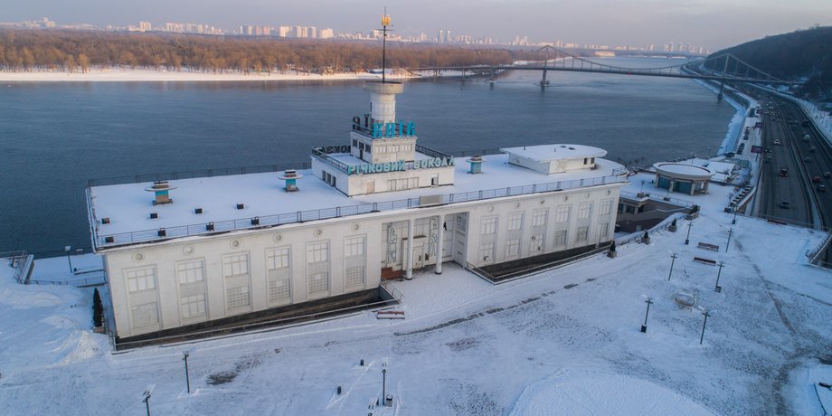 американский университет, речной вокзал в Киеве, открытие американского университета