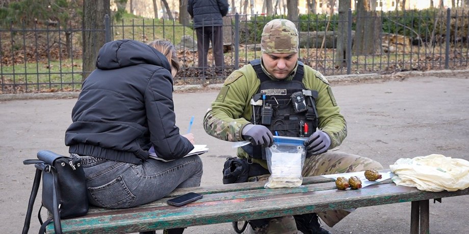 полиция, задержание, продажа оружия, война в Украине