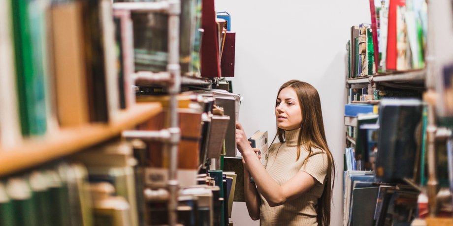 девушка, книги, книжный магазин, библиотека
