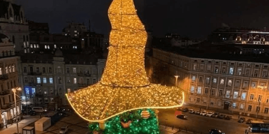 Шляпа на елке в Киеве, шляпа на елке, елка в Киеве, киевская елка, столичная елка